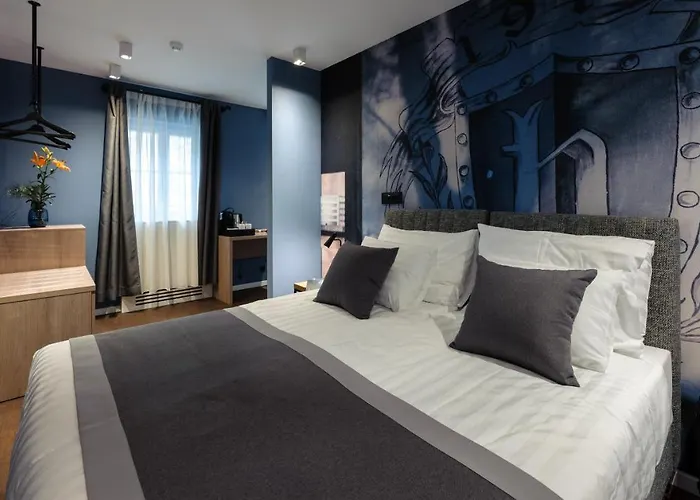 Camera Hotel فندق 4*