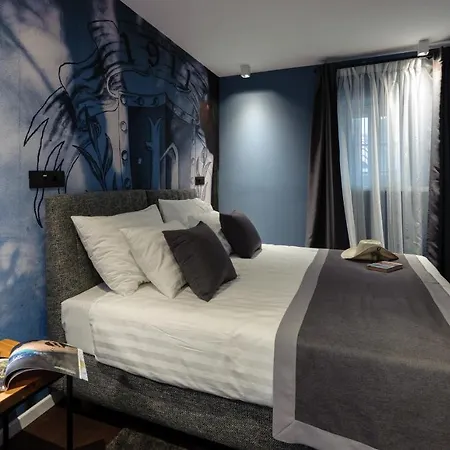 Camera Hotel מלון 4*