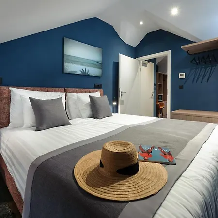 Camera Hotel מלון 4*