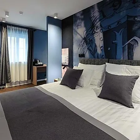 Camera Hotel