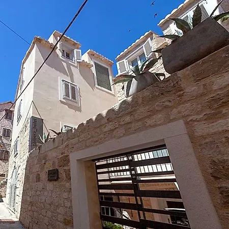 Camera Hotel