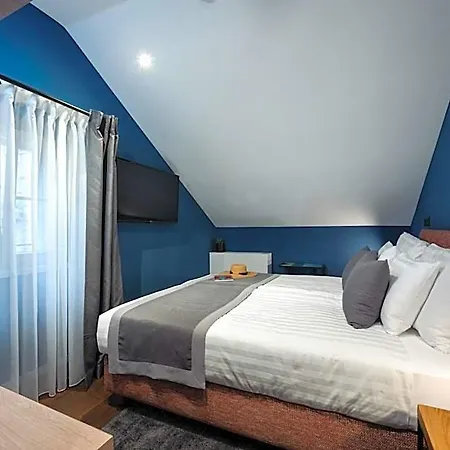 Camera Hotel
